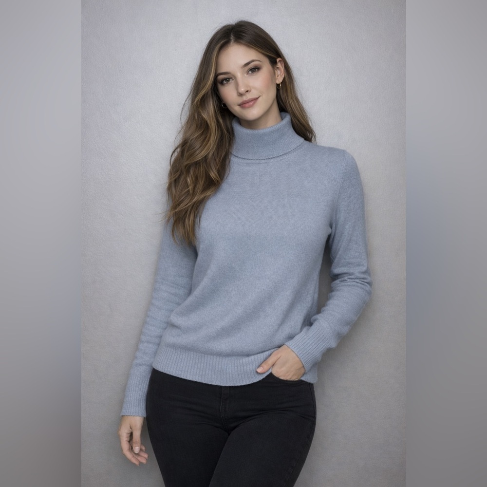 Aqua Cashmere 100 percent cashmere turtle neck long sleeve sweater size small